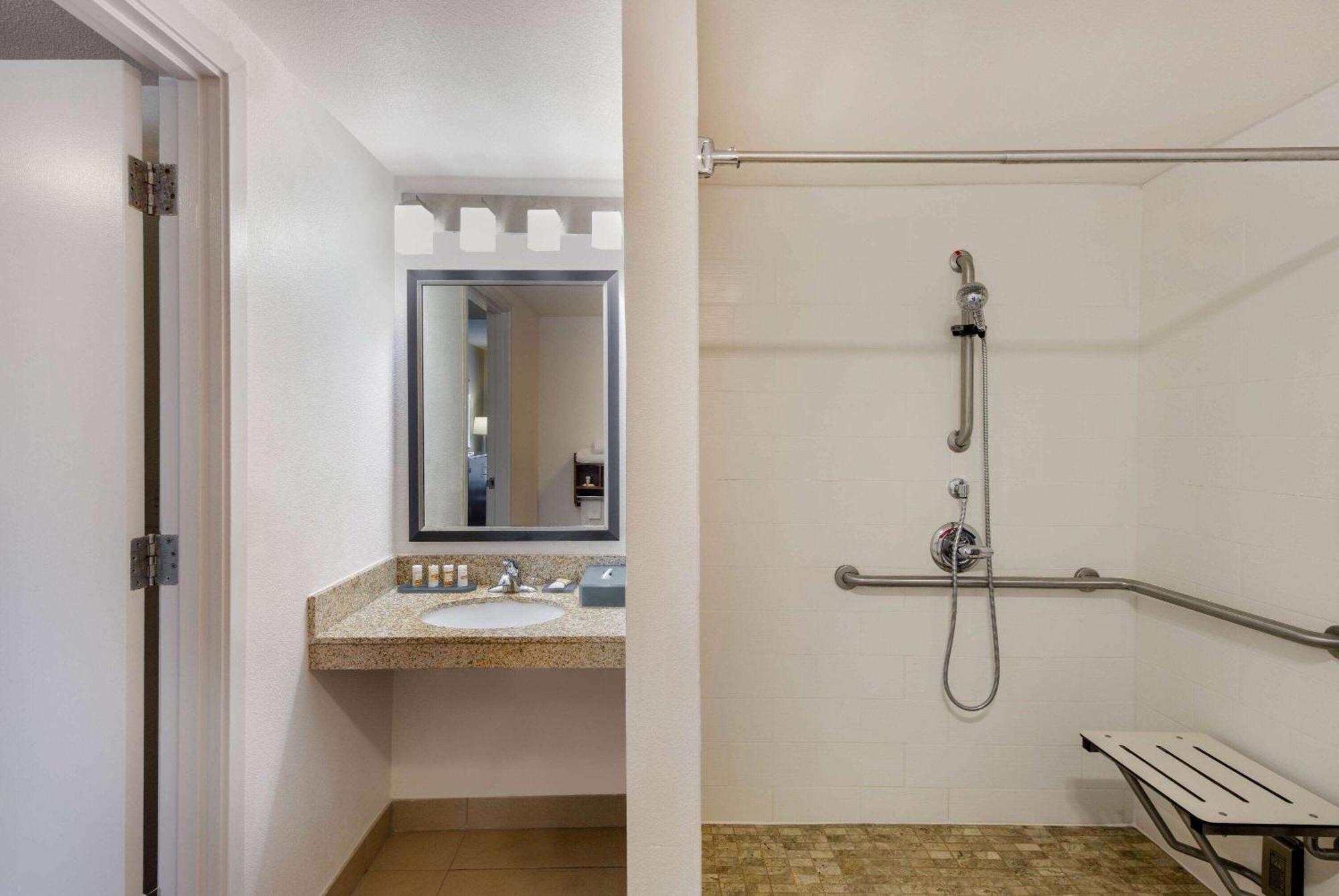 La Quinta By Wyndham Oakland - Hayward Hotell Eksteriør bilde