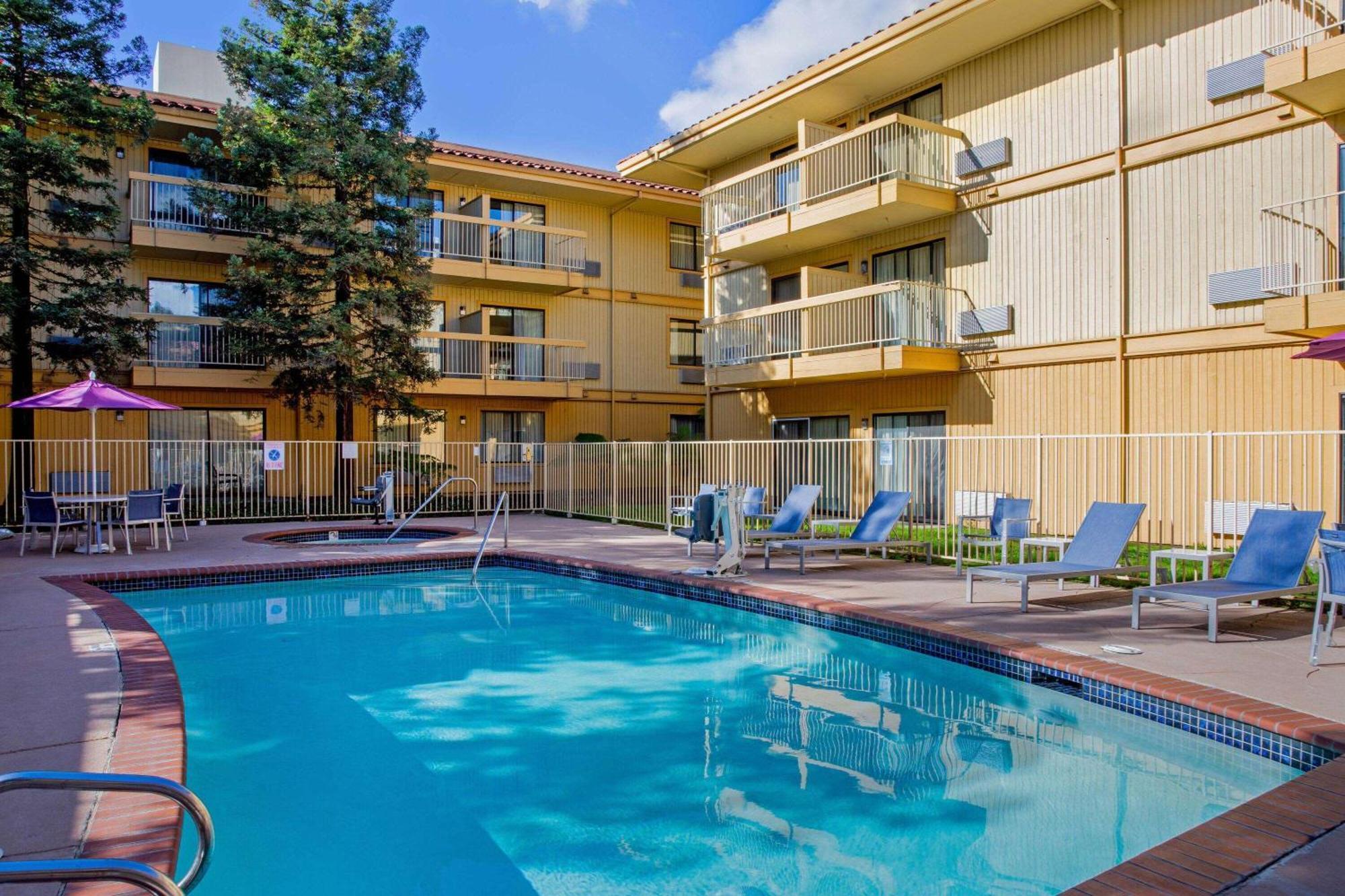 La Quinta By Wyndham Oakland - Hayward Hotell Eksteriør bilde