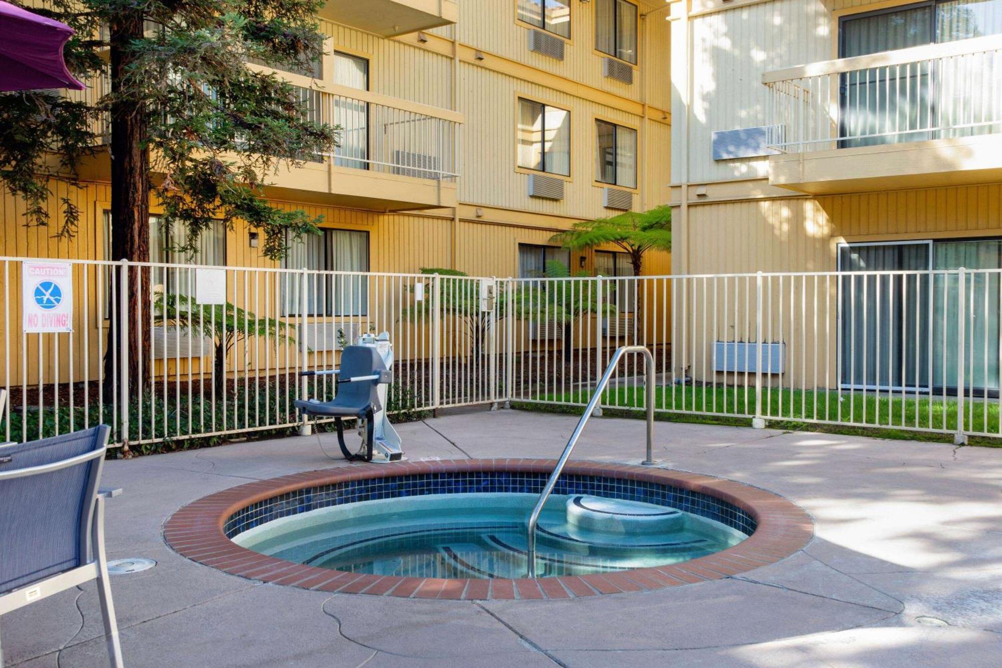 La Quinta By Wyndham Oakland - Hayward Hotell Eksteriør bilde